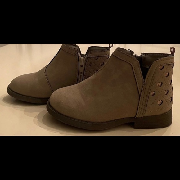 OshKosh B'Gosh Raine-G Glitter Heart Taupe Ankle Boots - Picture 3 of 7